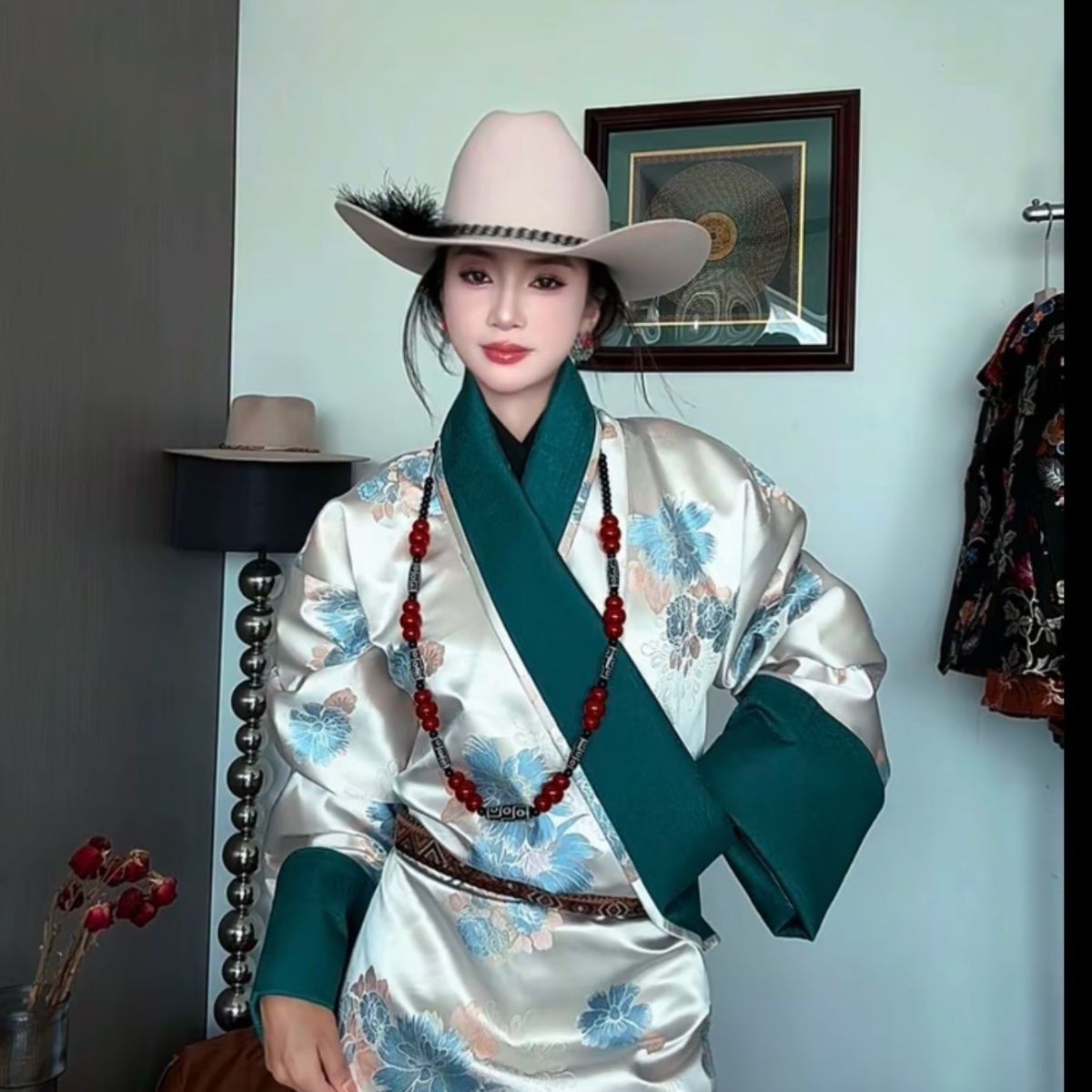 New Women's Bhutanese Tibetan  - đánh giá và giá Ethnic Fashion Shoot