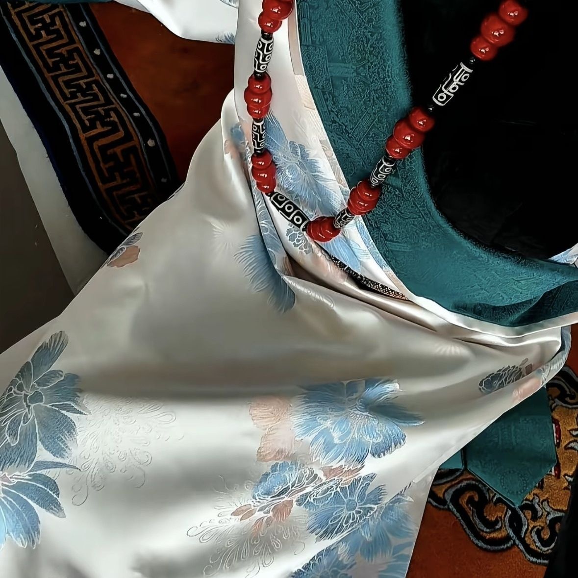 New Women's Bhutanese Tibetan  - đánh giá và giá Ethnic Fashion Shoot