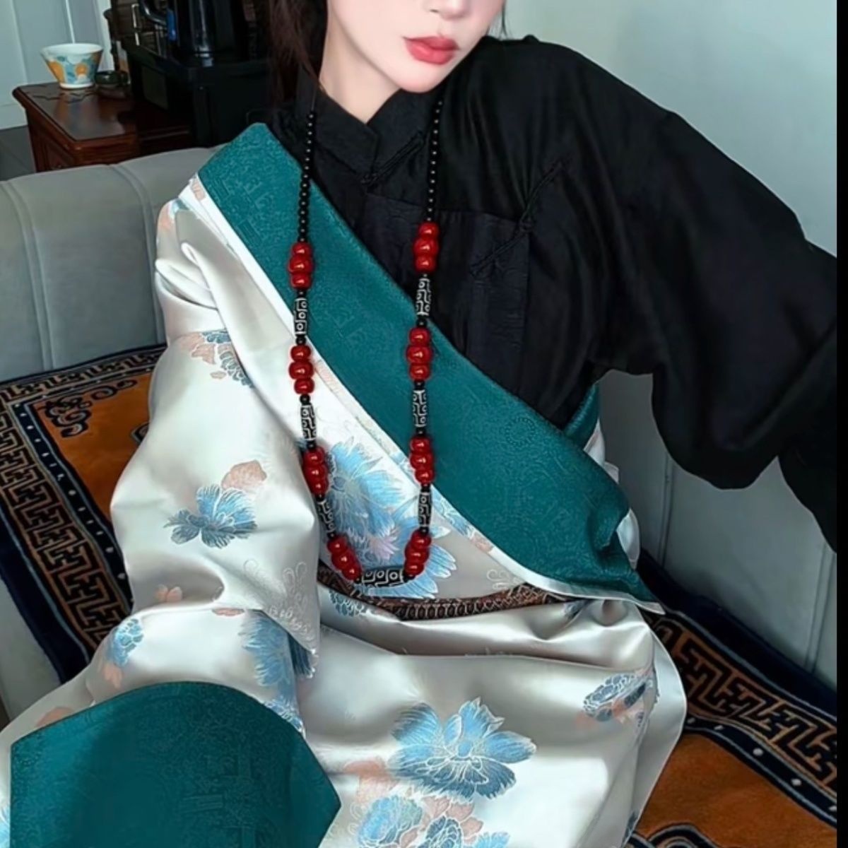 New Women's Bhutanese Tibetan  - đánh giá và giá Ethnic Fashion Shoot